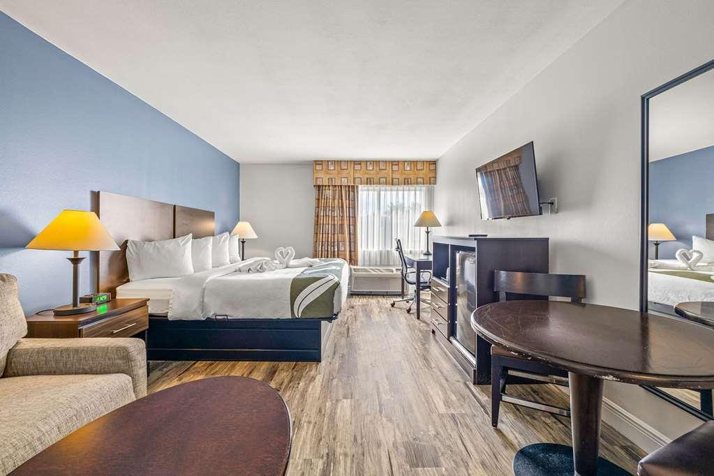 Quality Inn & Suites Near Fairgrounds & Ybor City Tampa Bilik gambar